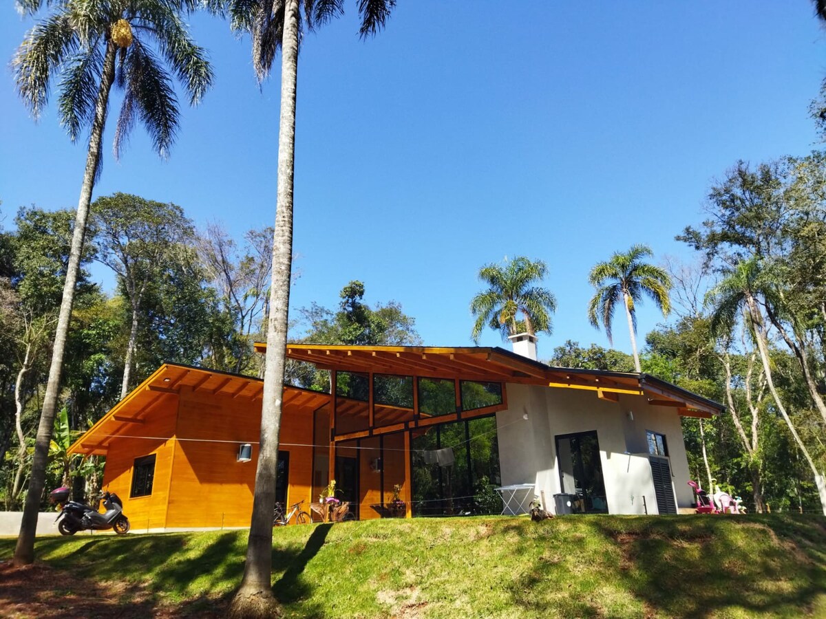 Casa estilo canadense rústico moderno