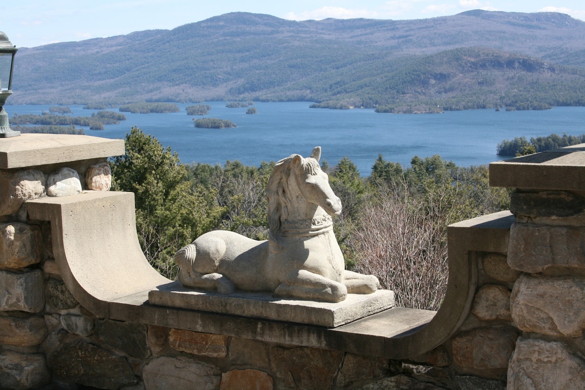 俯瞰乔治湖的「Highlands Castle」！
