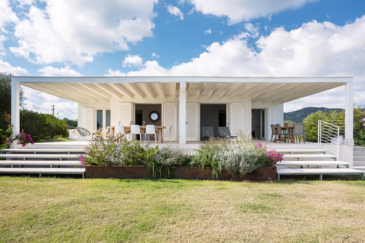 Spectacular house on the gulf- 150 mt from the sea