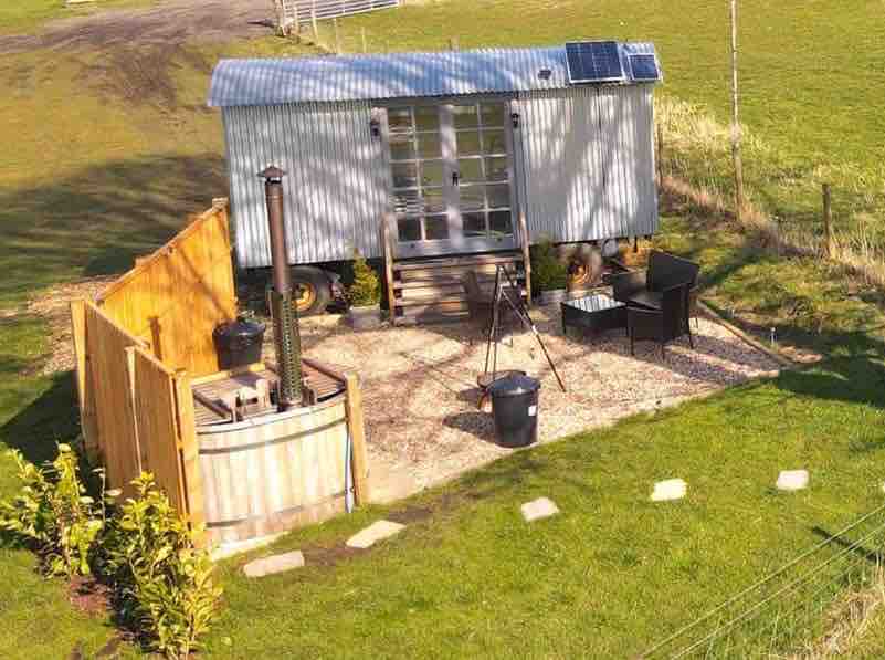 「草甸景观」牧羊人小屋和热水浴缸