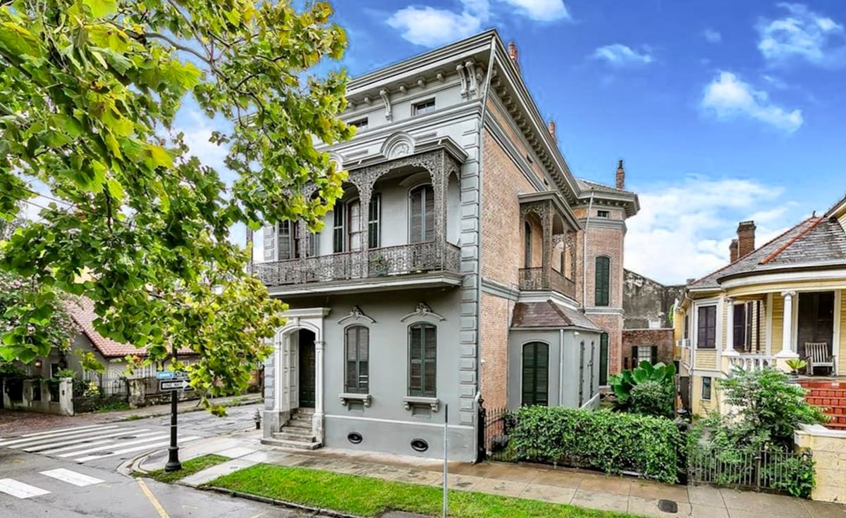 Grand Lanaux 6BR/5BA French Qtr. Mansion w/Balcony