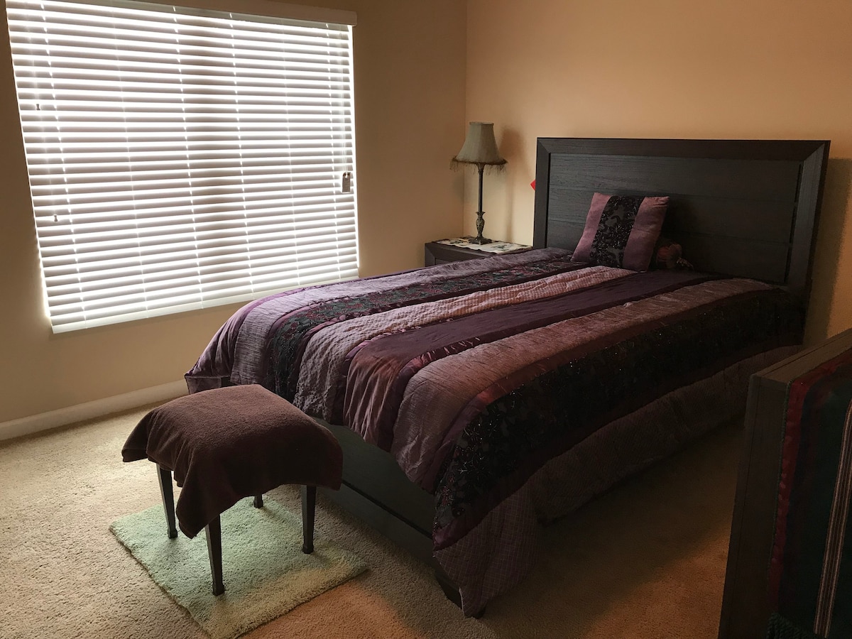 Comfortable bedroom in Dallas GA