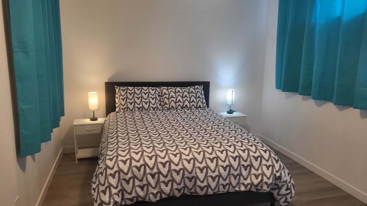 New Entire 1 bed suite SW