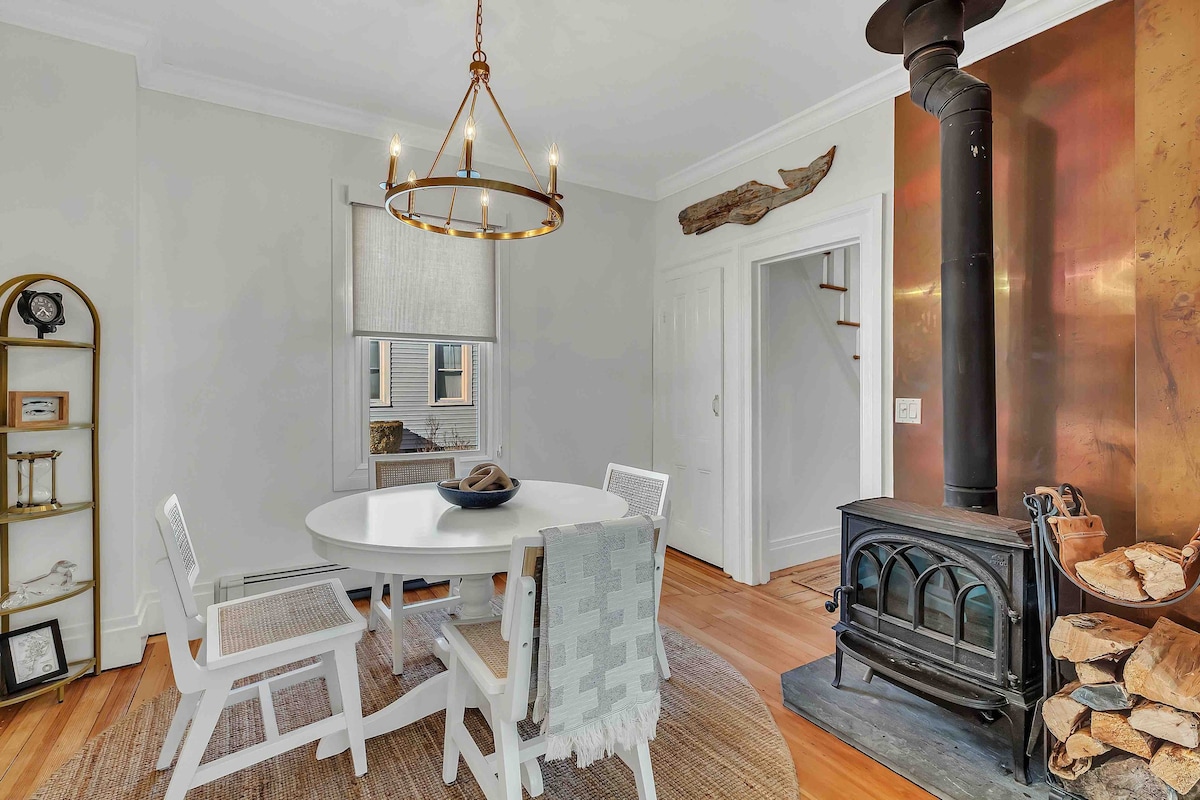 The Lucky Oyster Est 1886 | 3BD/2BA, Walk to Town