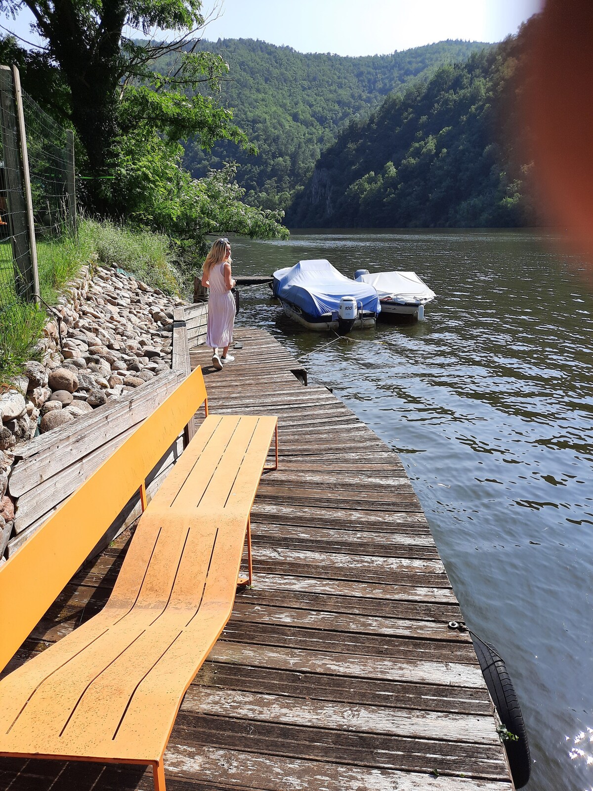 卢瓦尔河上带泳池和私人浮舟的别墅