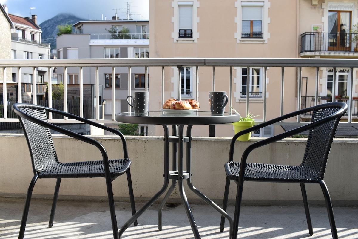 Studio, terrasse et piscine au Cœur de Grenoble