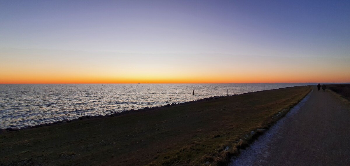 Landlig idyl, strand, parklignende have, udsigt ♡