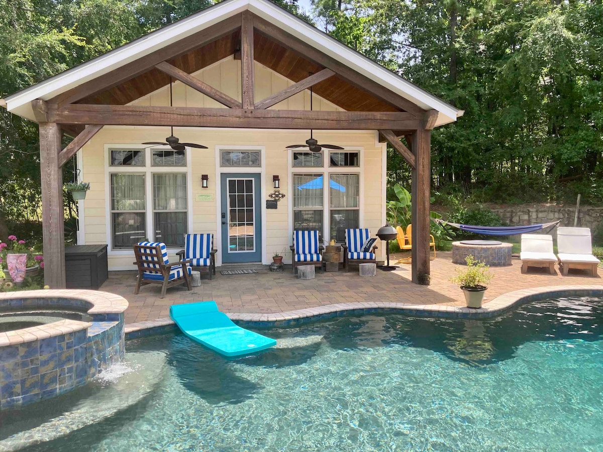 Couples Retreat-Secluded Pool House at Lake