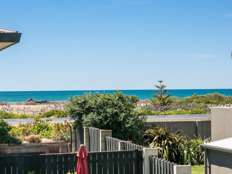 〈Beachfront Double Storey Bungalow海边双层别墅 (夫妻自住新房)