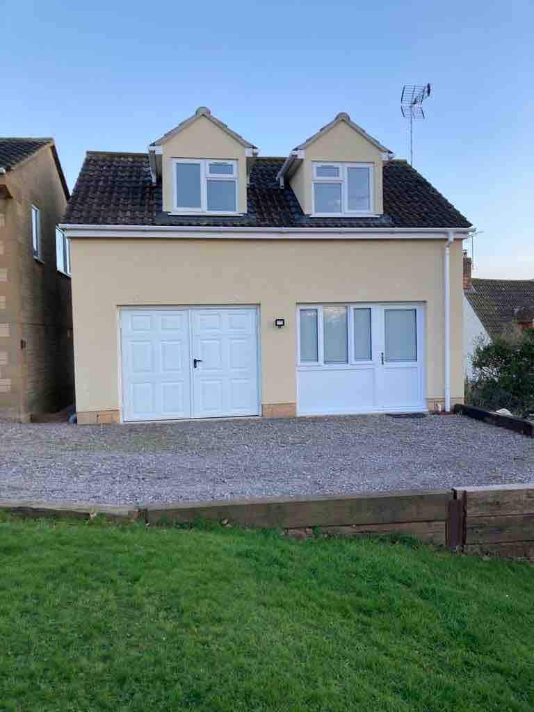 Lovely 1 bed holiday flat with parking