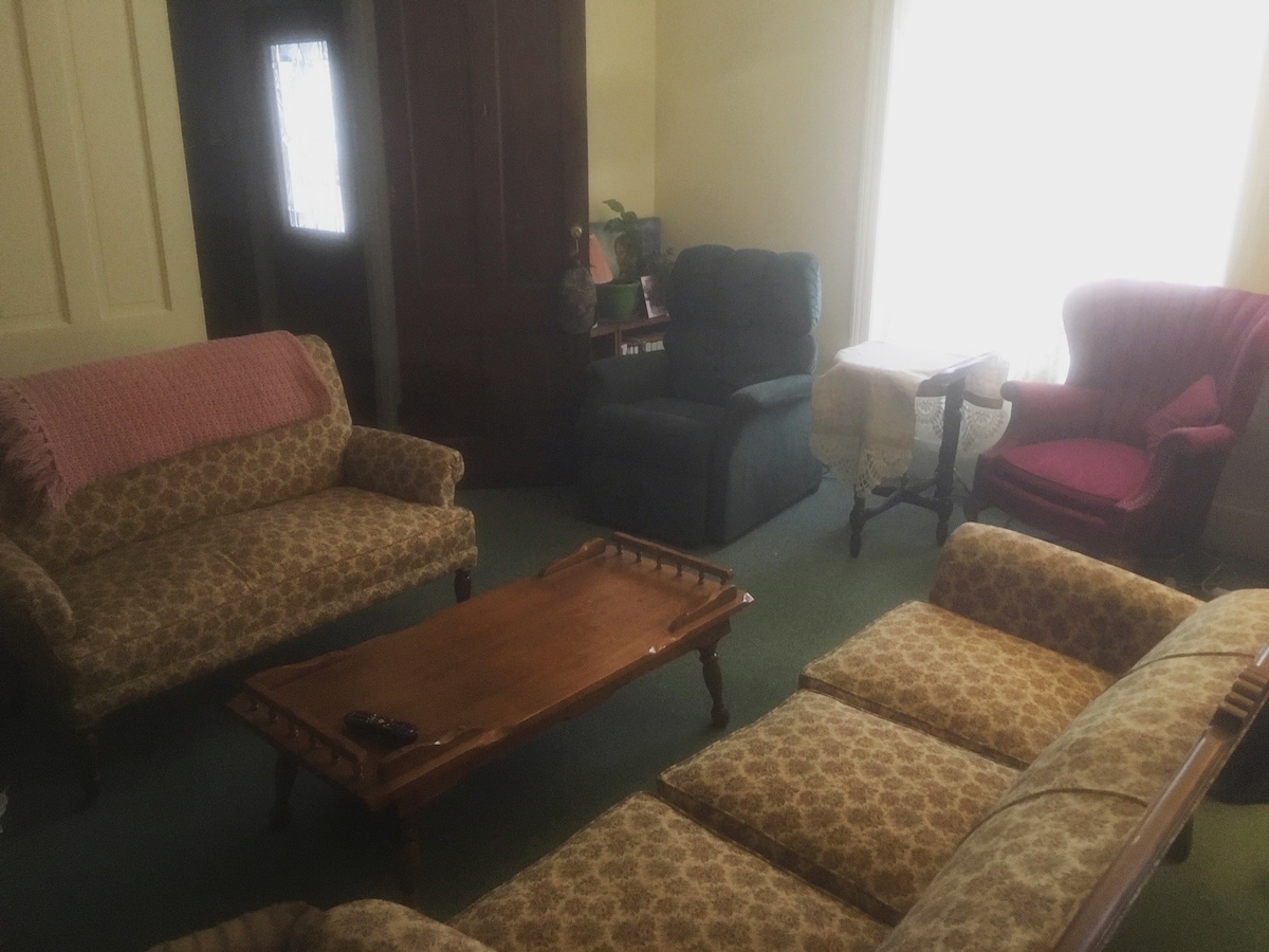 Inn at 1883 House – Nancy Harmon Room