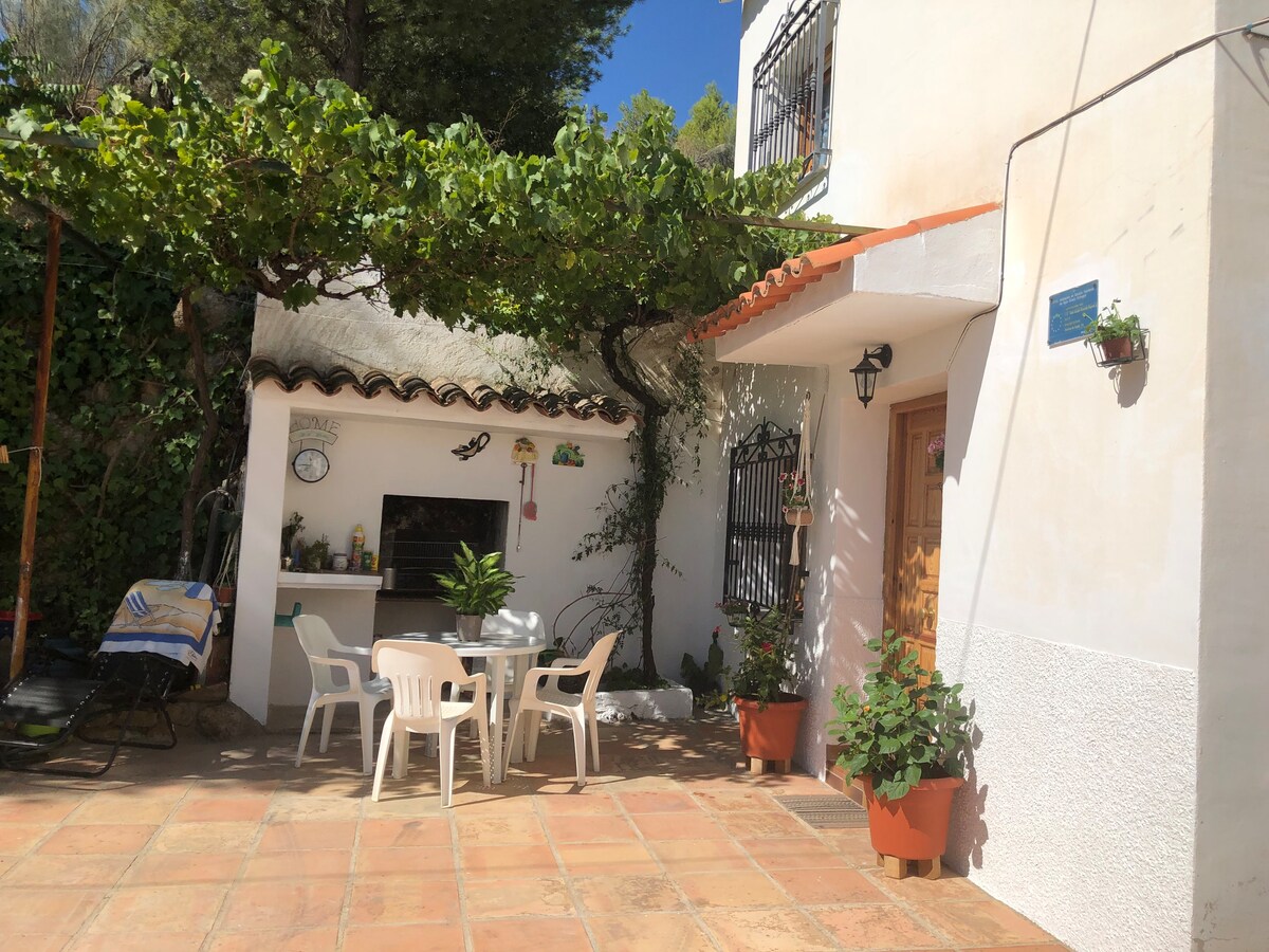 Entire 3 bedroom cosy Finca