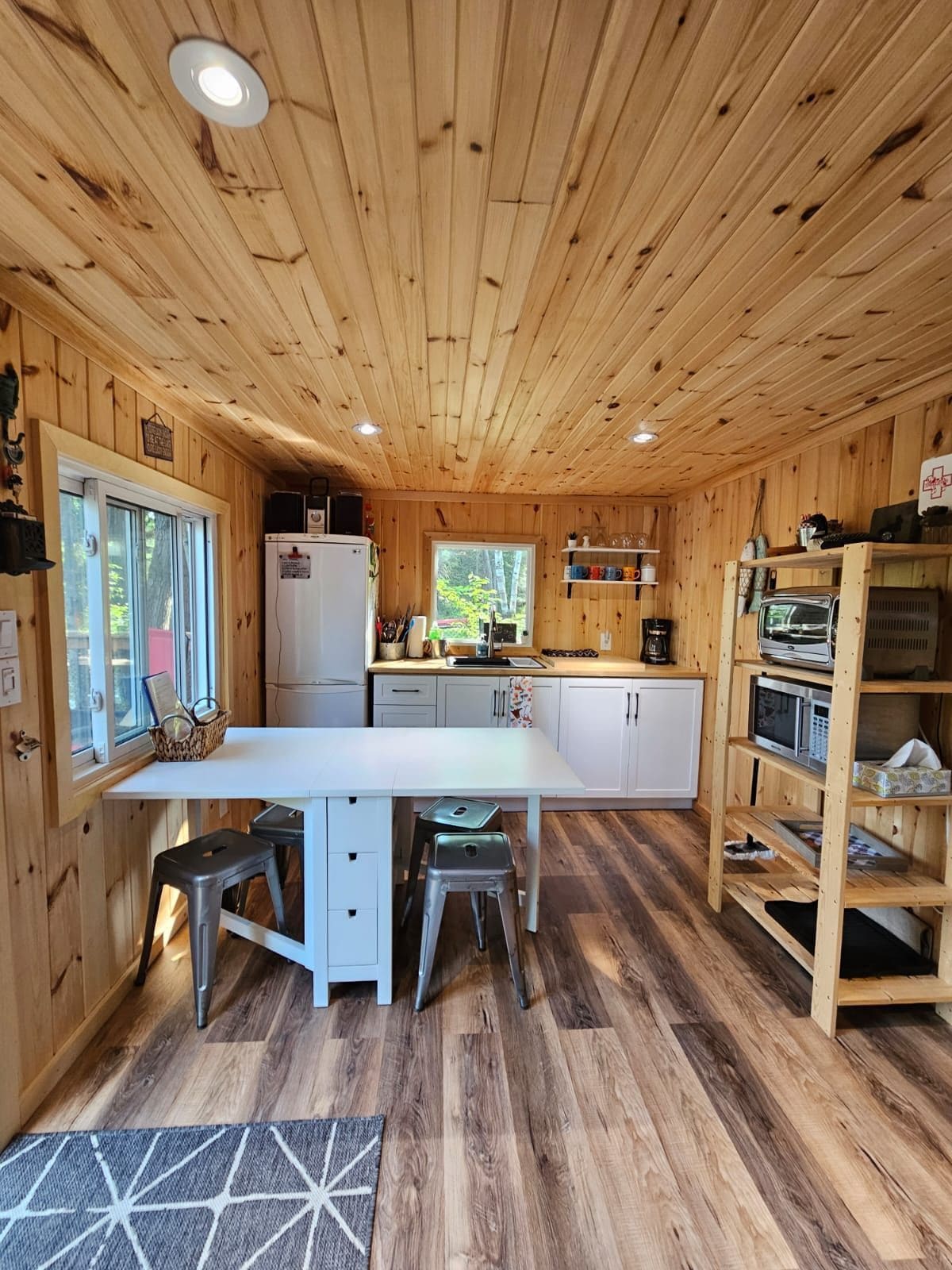 Waterfront Cabin with bunkie