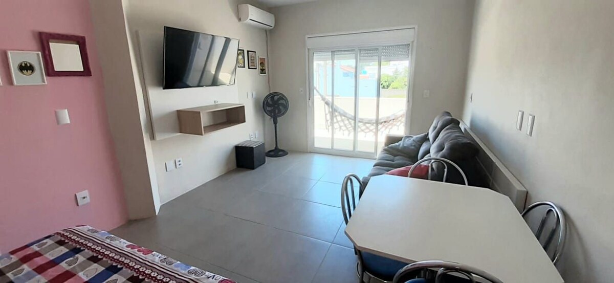 Apartamento encantador, 2 quartos com ar