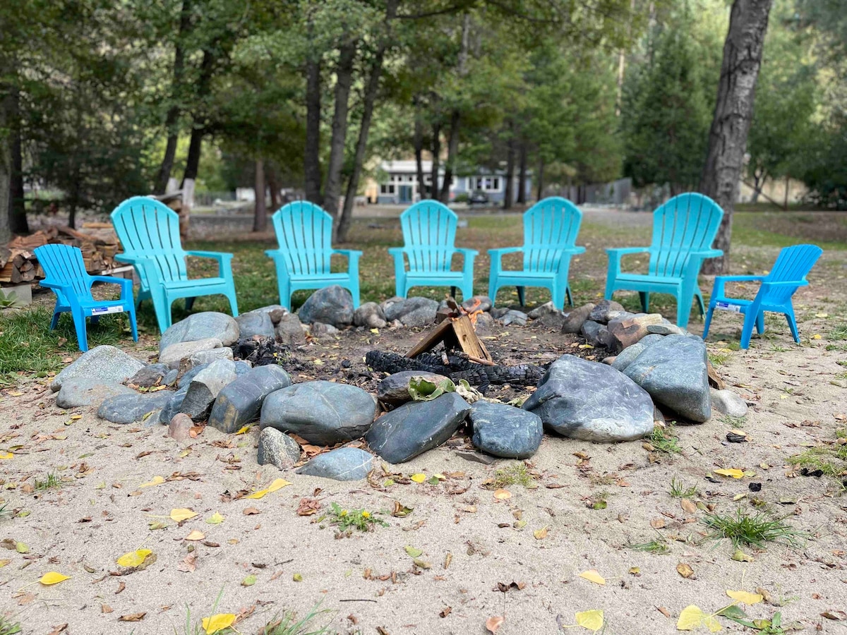 Trinity River Farmhouse: Boat Launch | Fire Pit