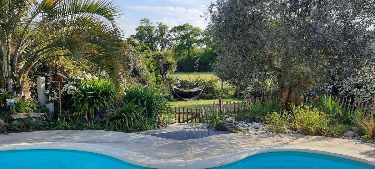 Grande maison avec piscine au bord du golfe