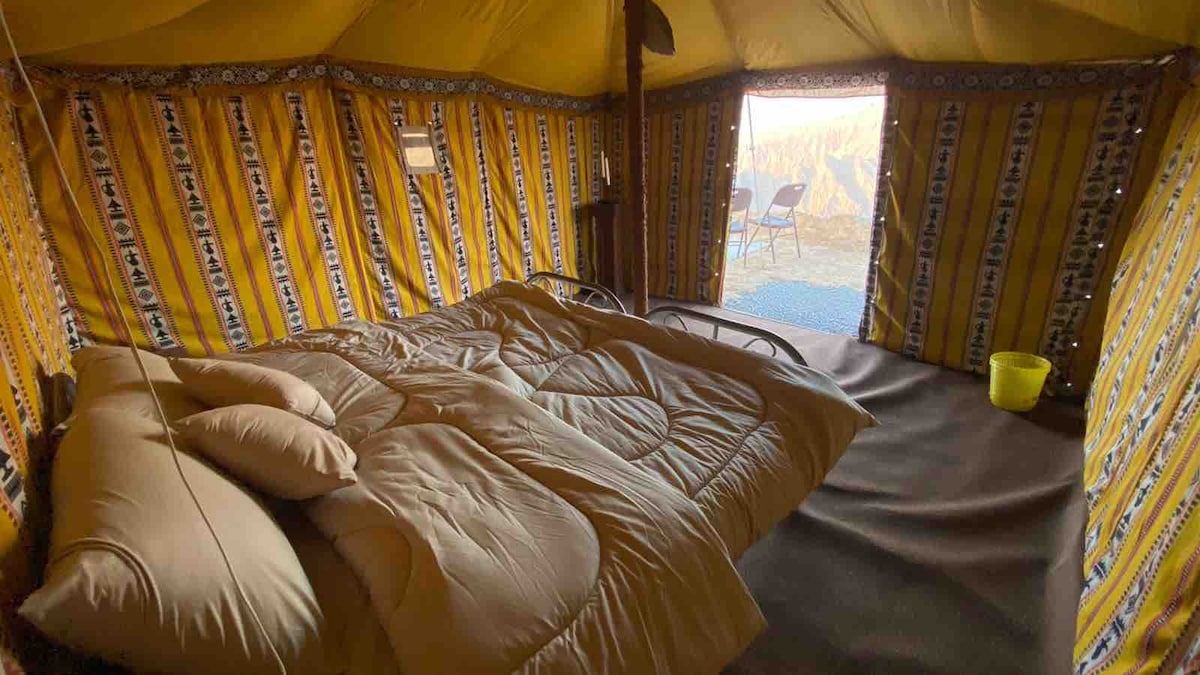 位于Ras Alkhaimah山顶的舒适帐篷