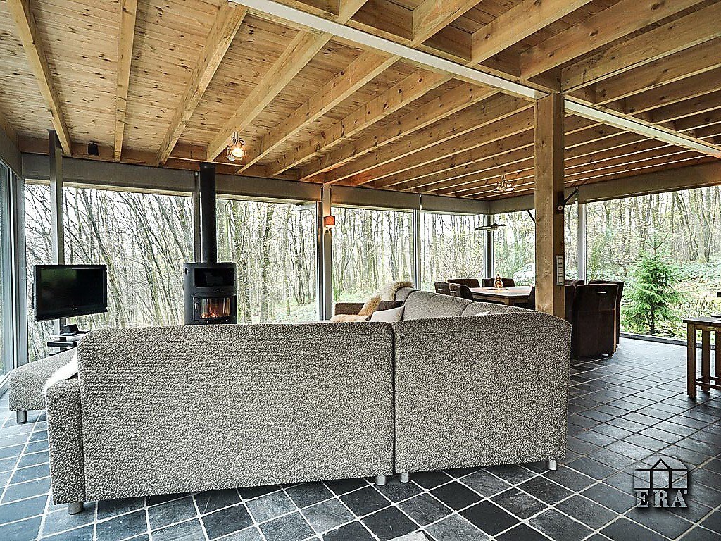 森林中心地带温馨设计的度假木屋