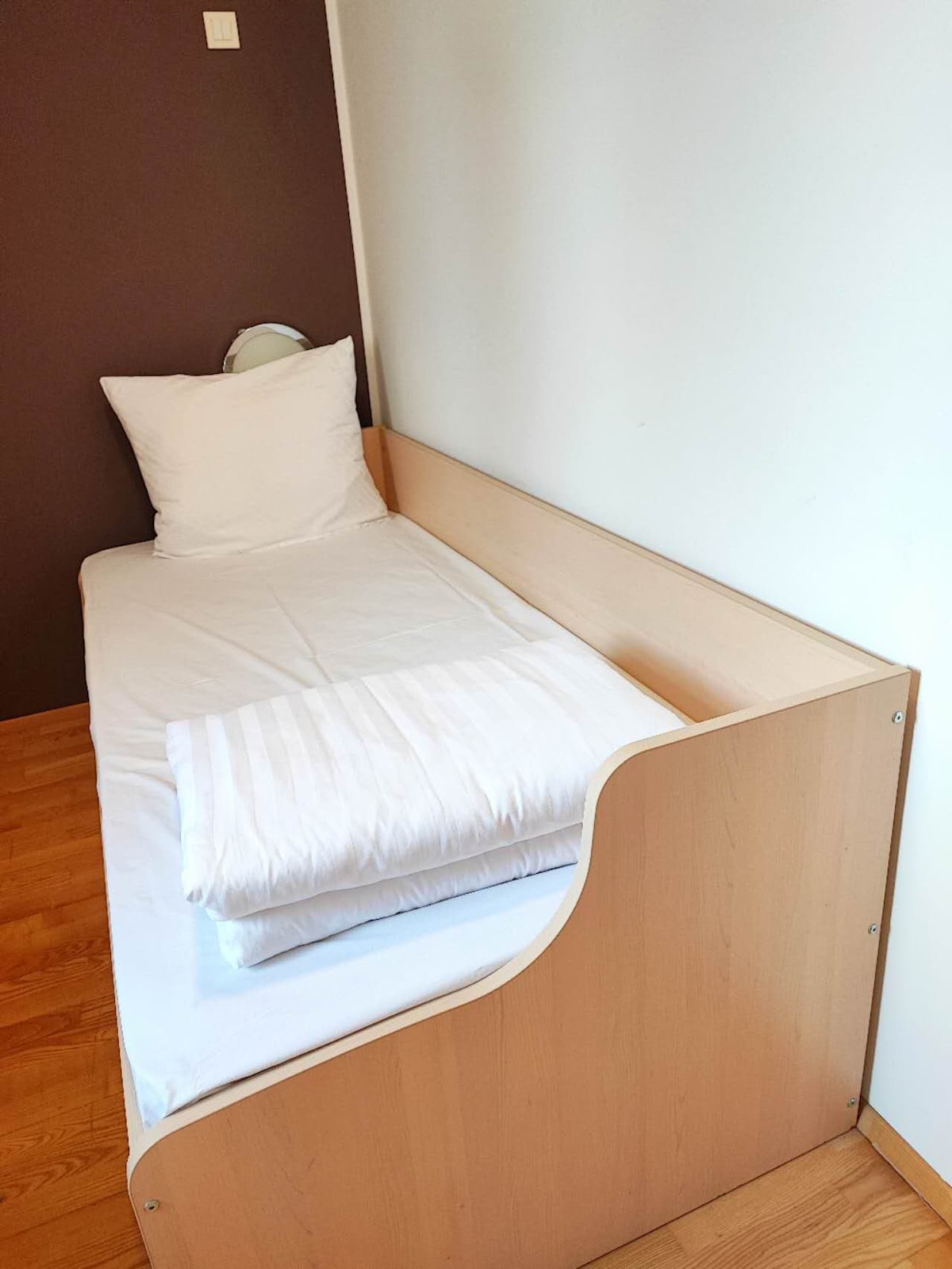 Room with single bed