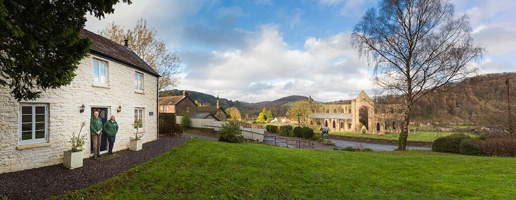 Tintern Abbey Cottage-amazing Abbey View, EV ,5 *