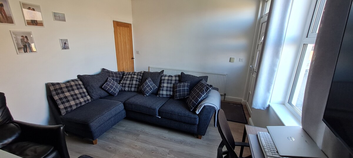Well located room in Castleford