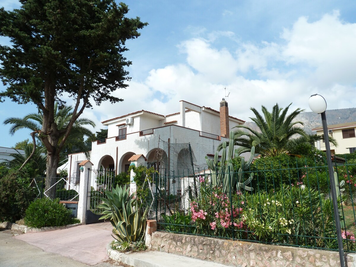 阿拉卢别墅（ Villa Aralù ）