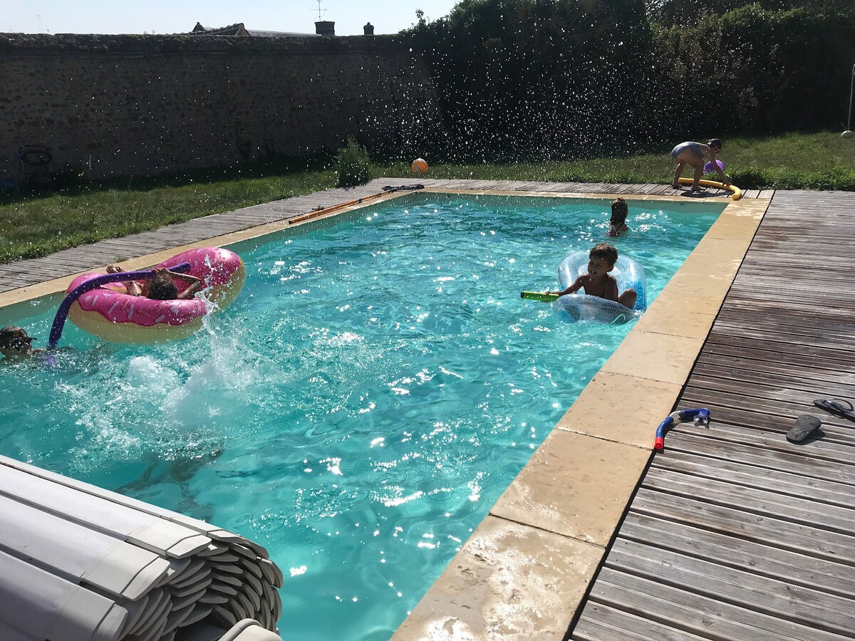 Maison familiale avec piscine à 100km de Paris