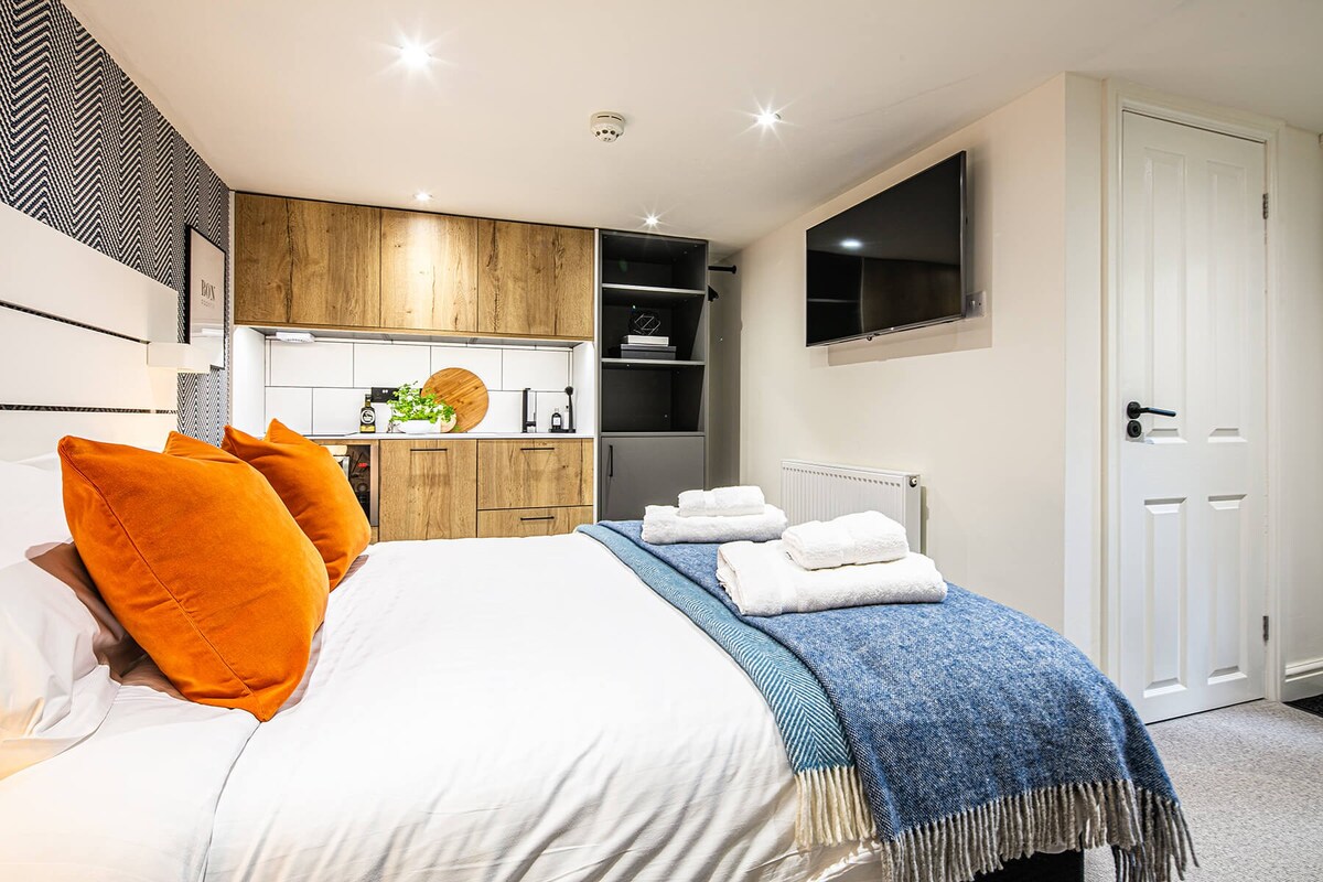 Swanky Apart Hotel Sleeps 21 - Perfect for Groups