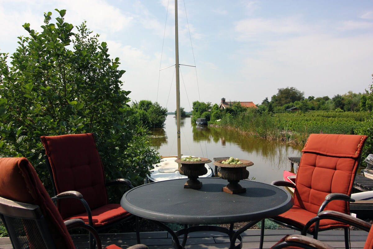 Reeuwijkse Plassen ，可欣赏美景、划船和钓鱼