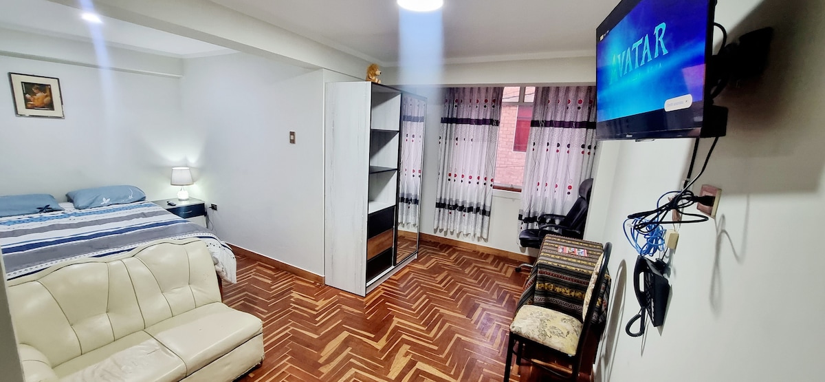 Habitación matrimonial con baño privado