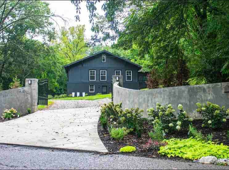 Sunnyside Manor 2 Home Barndominium -both included