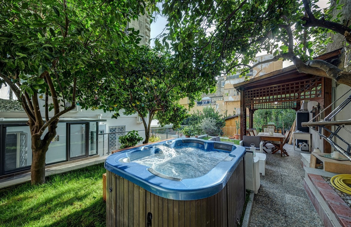 Homely house with a Jacuzzi in the garden