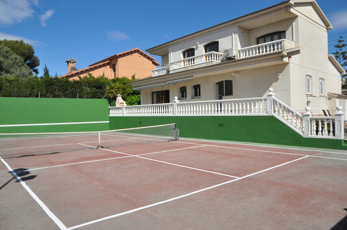 Roda de Bará ，带私人泳池和网球场