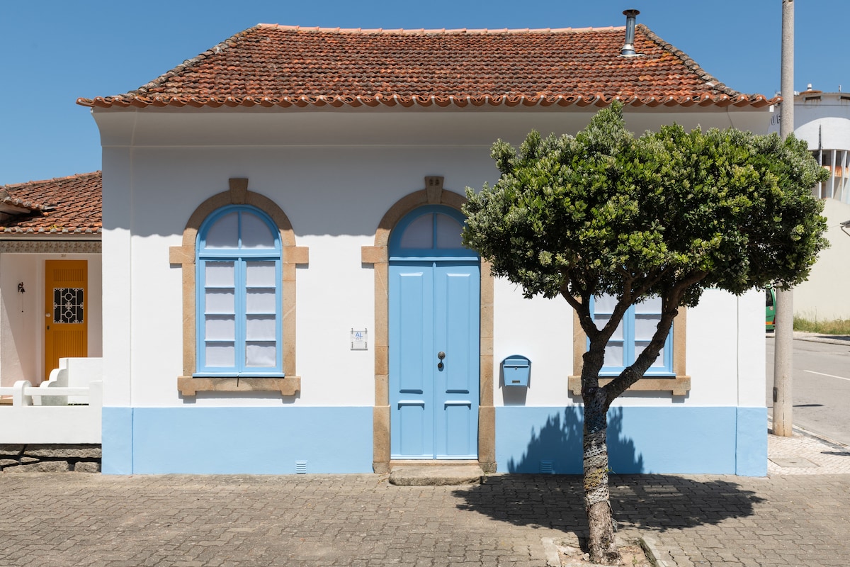 Beach House with Patio (35 km from Porto / Aveiro)