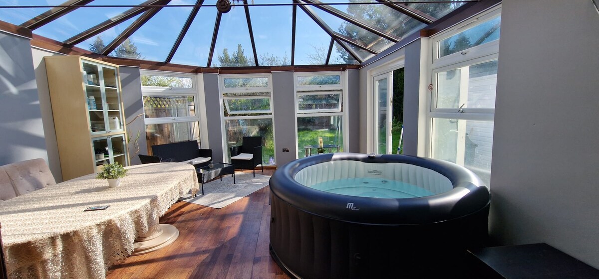 伦敦花园宽敞豪华3/4张床+热水浴缸