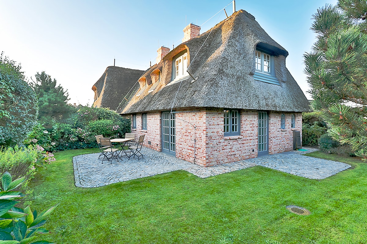 Klinkerhof -带壁炉的浪漫茅草屋顶房屋