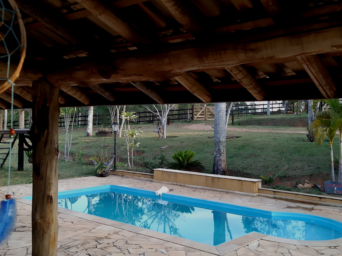 接待Rural Cachoeirinha ，配备桑拿房和游泳池