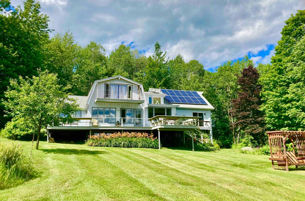 Gorgeous Home with Mountain Views & Tennis Court