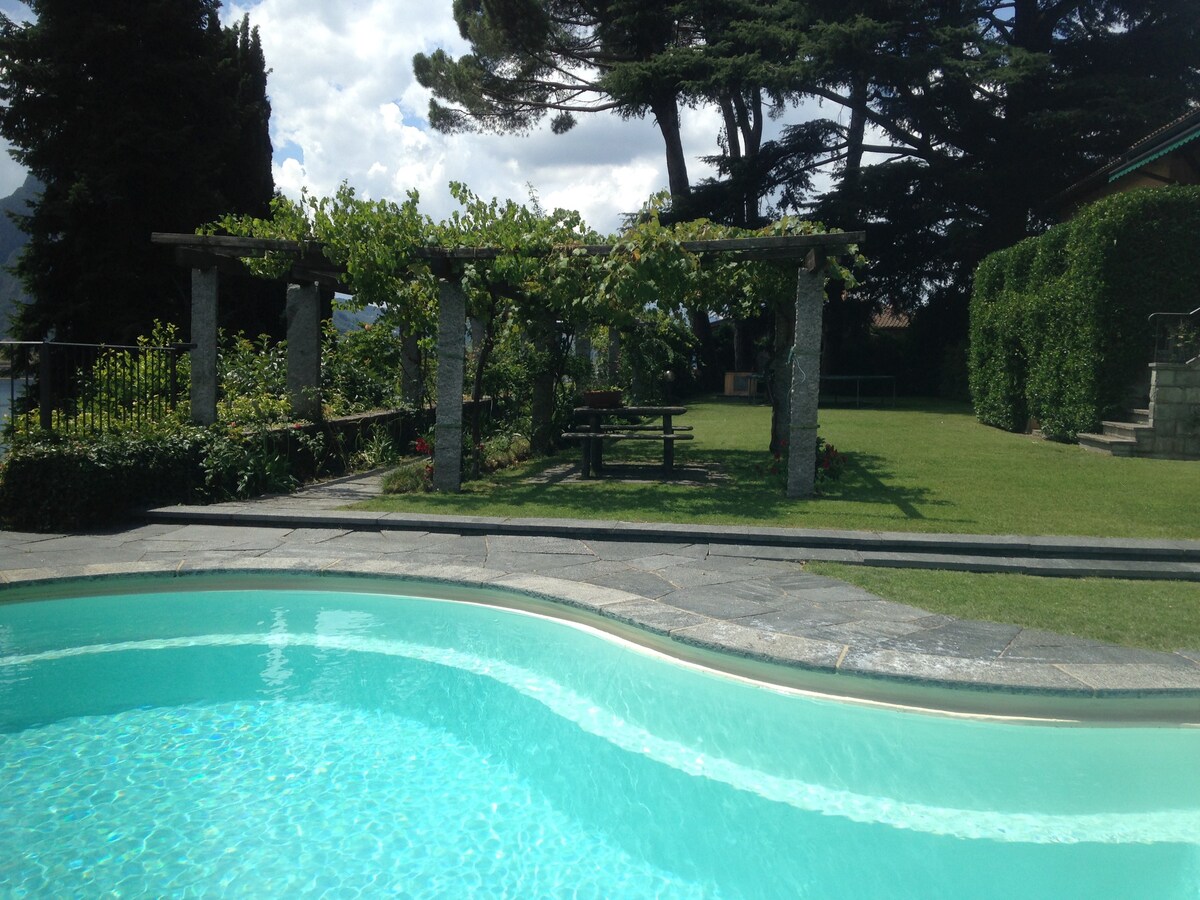 An entire floor with lake view in a Villa, Lugano.