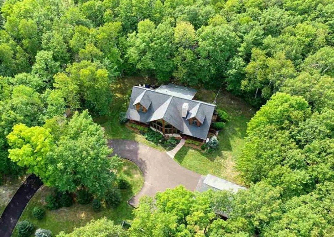 Timber Lodge on Large Wooded Lot mid Door County