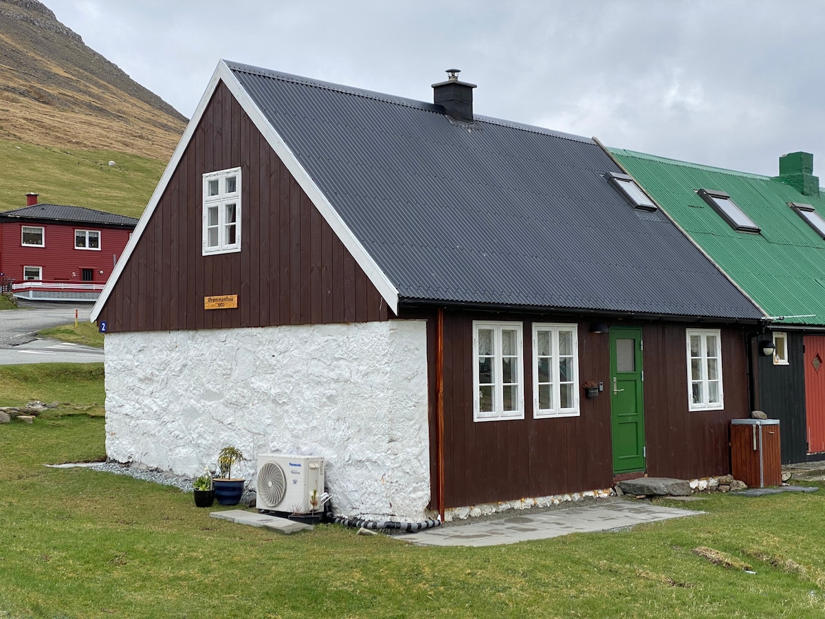 「Grømmastova」舒适的木制老房子。