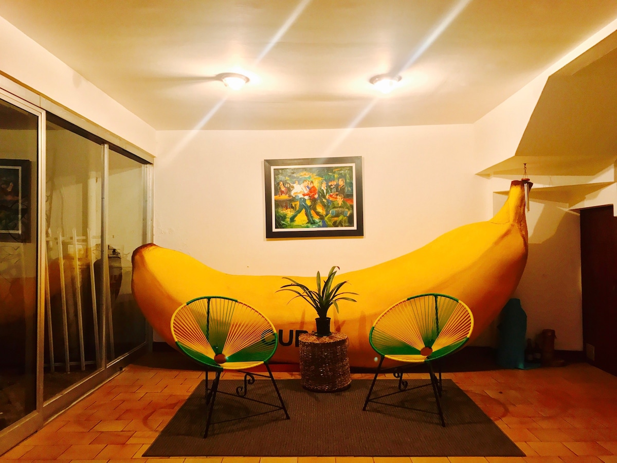 宽敞的香蕉屋房间