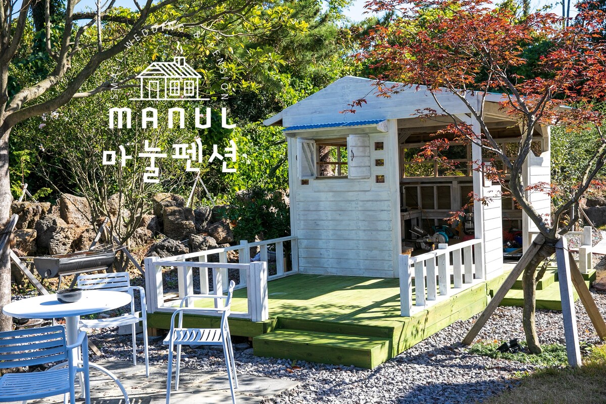 这是济州涯月曼努尔膳宿公寓（ Jeju Aewol Manul Pension ） ~
在宽敞的草坪上放松身心！
干净的住宿！
家庭住宅！