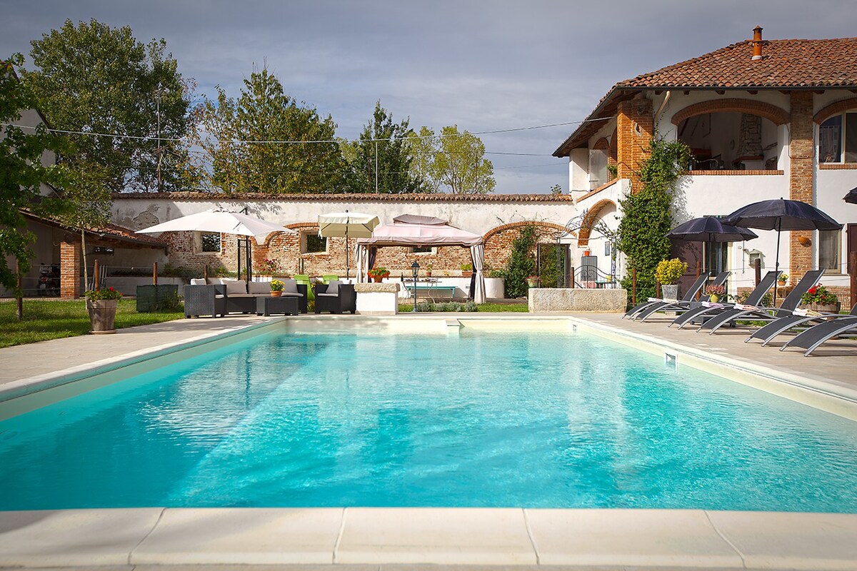 6CASA IN CAMPAGNA CON GIARDINO E PISCINA-GINEPRO