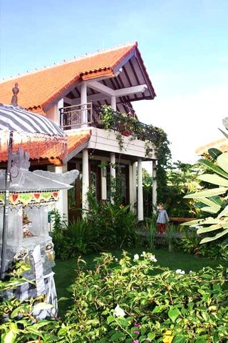 巴厘岛北部6床海滨别墅。3张双人床， 3张双人床