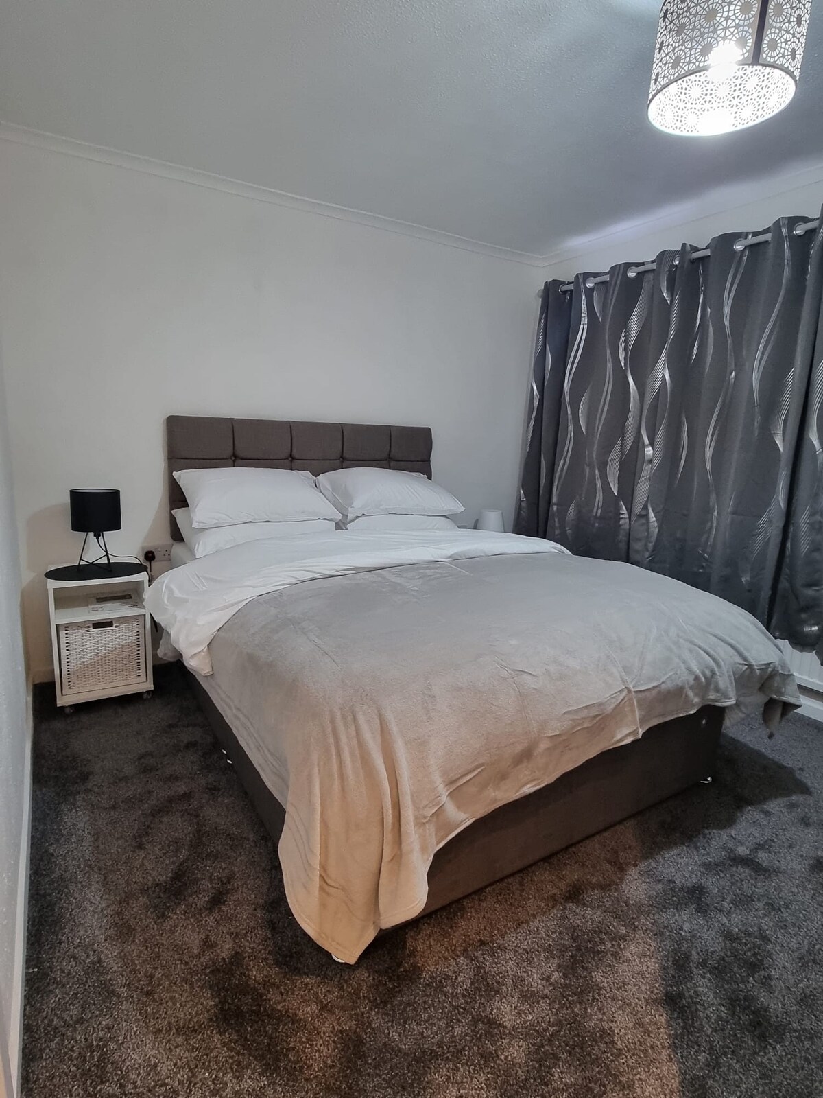 Private King/En-suite  Hoddesdon  Park Town house