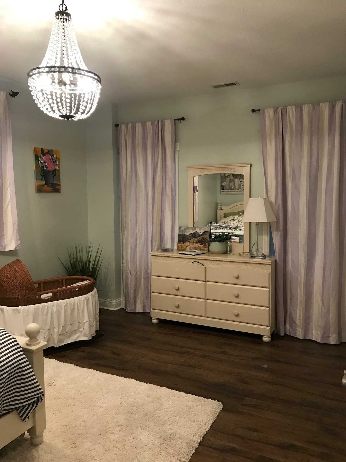 Comfy room w bathroom kitchen exercise near Indy!