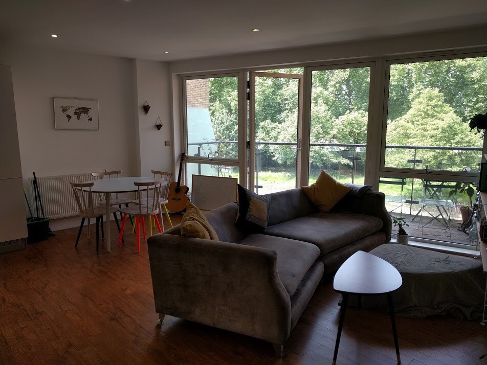 Apartment with Balcony overlooking Victoria Park