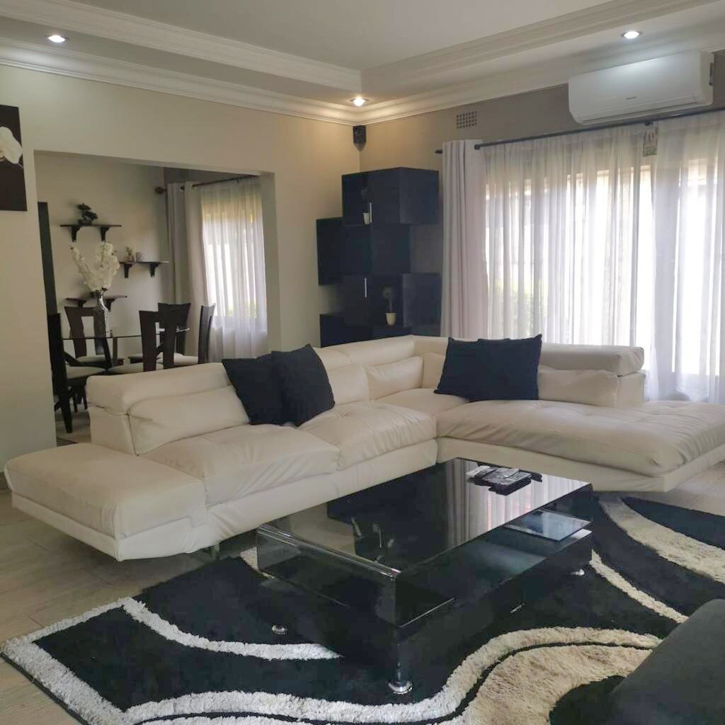 Modern, cosy villa with inverter in upmarket area