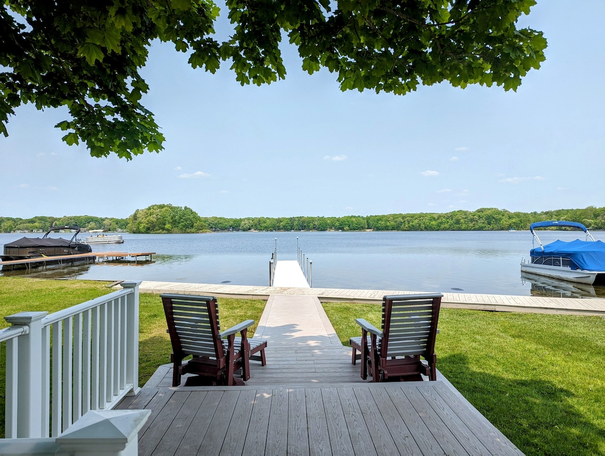 Lakefront Cottage in Lakeview